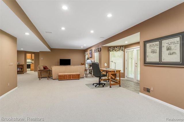 970 Moldovia Drive, White Lake, MI 48386
