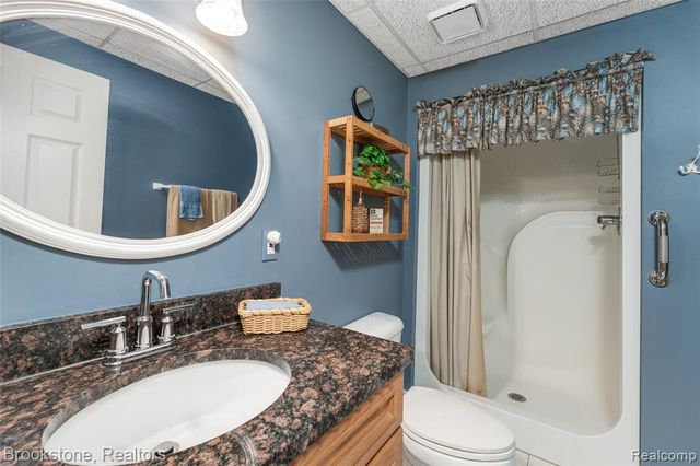 970 Moldovia Drive, White Lake, MI 48386