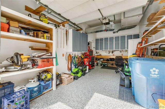 970 Moldovia Drive, White Lake, MI 48386