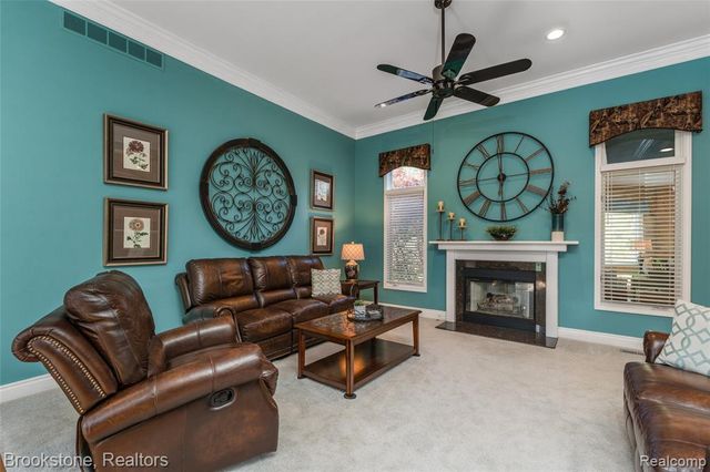 970 Moldovia Drive, White Lake, MI 48386