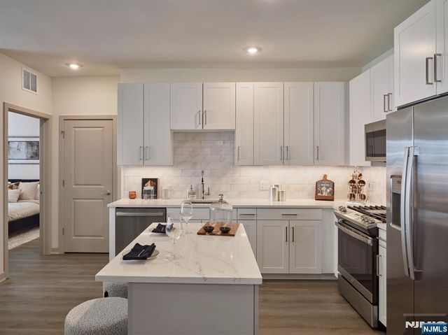 100 Eisenhower Parkway B1, Livingston, NJ 07039