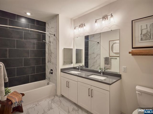 100 Eisenhower Parkway B1, Livingston, NJ 07039