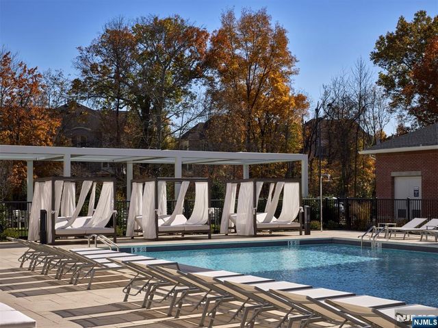 100 Eisenhower Parkway B1, Livingston, NJ 07039