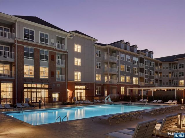 100 Eisenhower Parkway B1, Livingston, NJ 07039