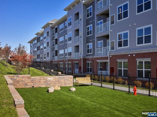 100 Eisenhower Parkway B1, Livingston, NJ 07039