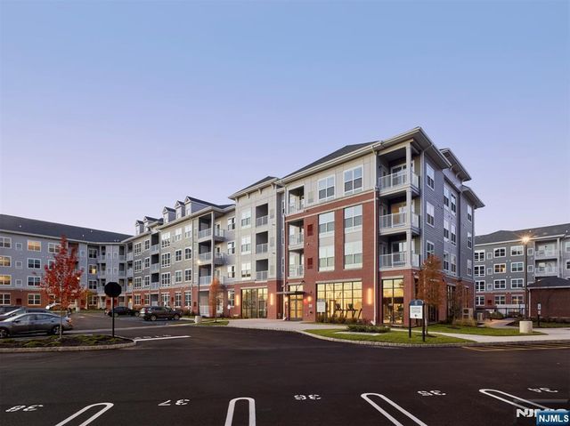 100 Eisenhower Parkway B1, Livingston, NJ 07039