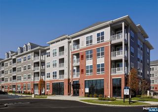 100 Eisenhower Parkway B1, Livingston, NJ 07039
