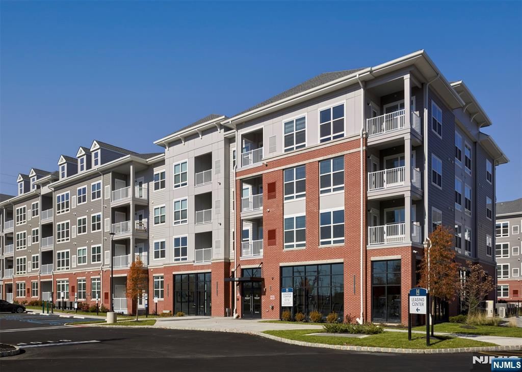100 Eisenhower Parkway B1, Livingston, NJ 07039