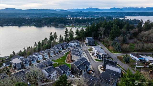 139 Blackfish Court, Bremerton, WA 98310