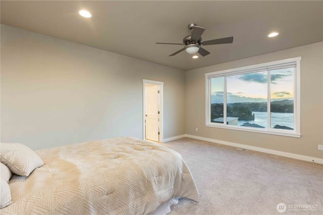 139 Blackfish Court, Bremerton, WA 98310