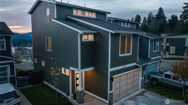 139 Blackfish Court, Bremerton, WA 98310