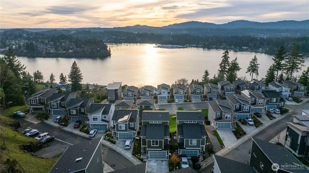 139 Blackfish Court, Bremerton, WA 98310