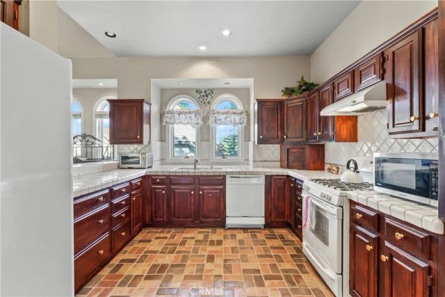 177 Shorewood Drive, Lake Arrowhead, CA 92352