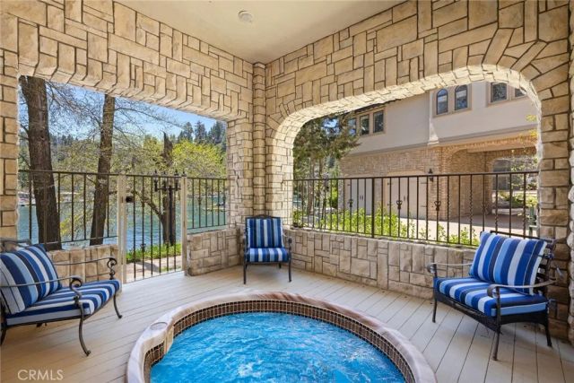 177 Shorewood Drive, Lake Arrowhead, CA 92352