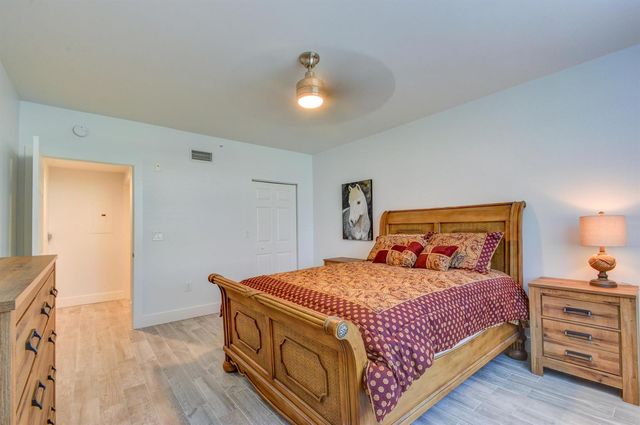 11770 St Andrews Place 105, Wellington, FL 33414