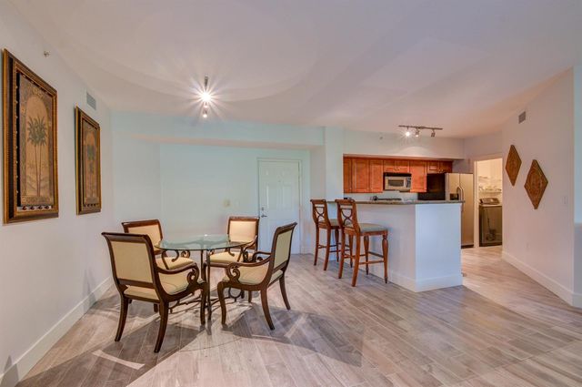 11770 St Andrews Place 105, Wellington, FL 33414
