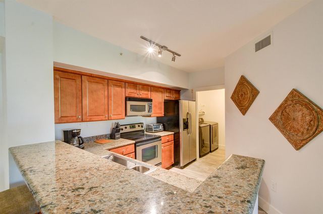 11770 St Andrews Place 105, Wellington, FL 33414