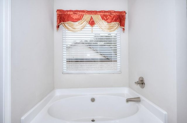 4069 Anthony Creek Drive, Loganville, GA 30052