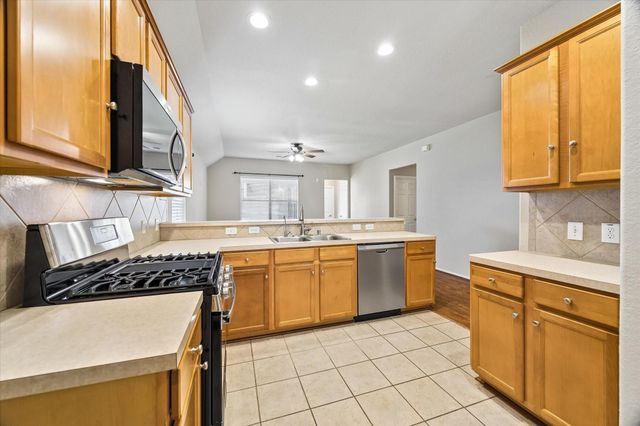 18127 Hillock Glen Lane, Cypress, TX 77429