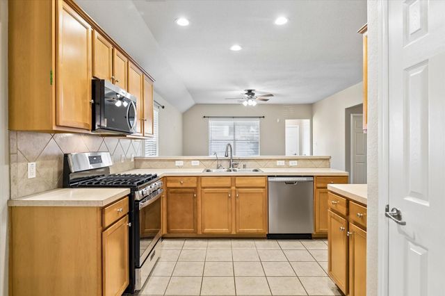 18127 Hillock Glen Lane, Cypress, TX 77429
