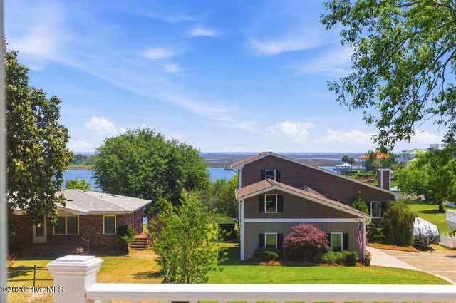 710 Hughes Road, Hampstead, NC 28443