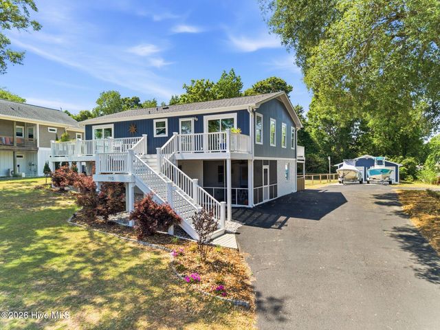 710 Hughes Road, Hampstead, NC 28443