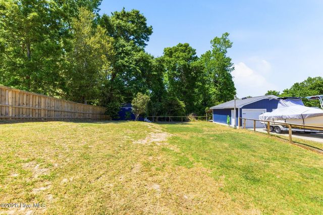 710 Hughes Road, Hampstead, NC 28443