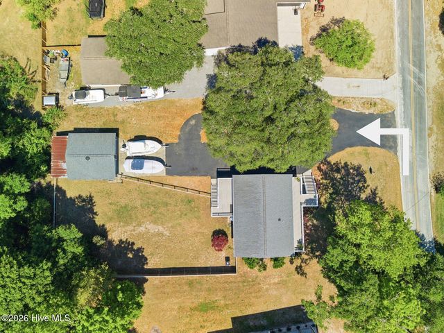710 Hughes Road, Hampstead, NC 28443
