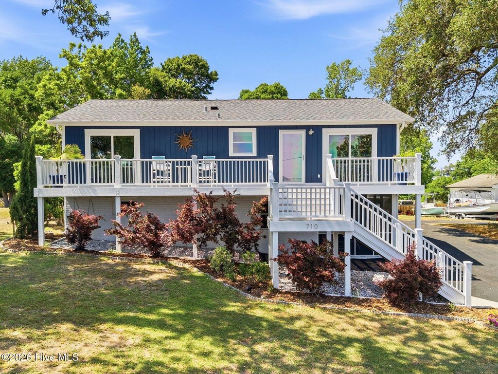 710 Hughes Road, Hampstead, NC 28443
