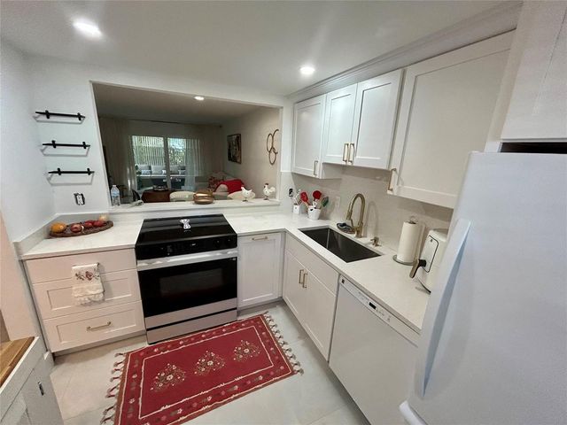 3060 Holiday Springs Boulevard 102, Margate, FL 33063