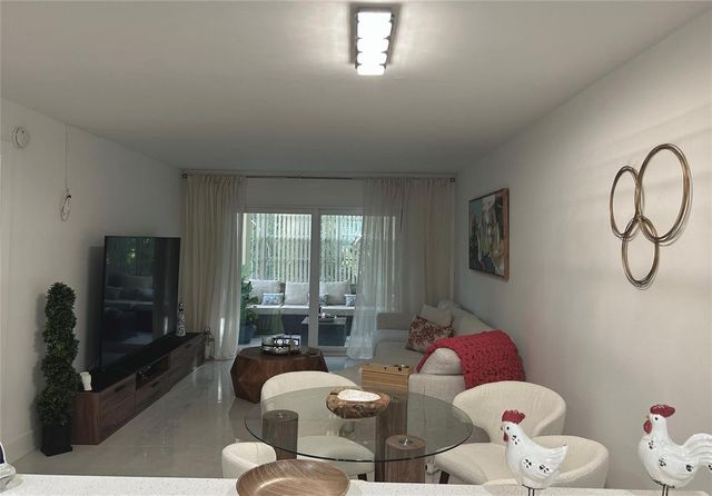 3060 Holiday Springs Boulevard 102, Margate, FL 33063