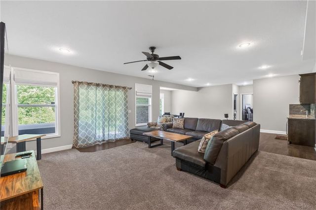 3327 N 109th Terrace, Kansas City, KS 66109