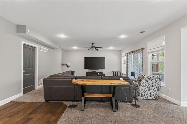 3327 N 109th Terrace, Kansas City, KS 66109