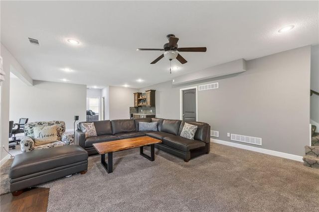 3327 N 109th Terrace, Kansas City, KS 66109