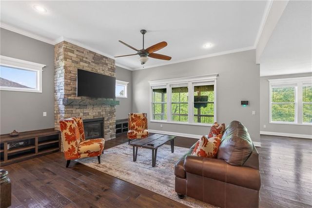 3327 N 109th Terrace, Kansas City, KS 66109