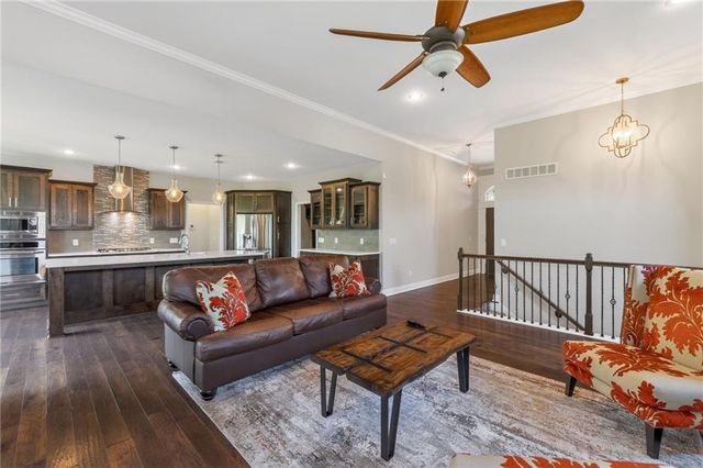 3327 N 109th Terrace, Kansas City, KS 66109