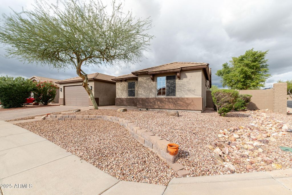 22810 W ASHLEIGH MARIE Drive, Buckeye, AZ 85326