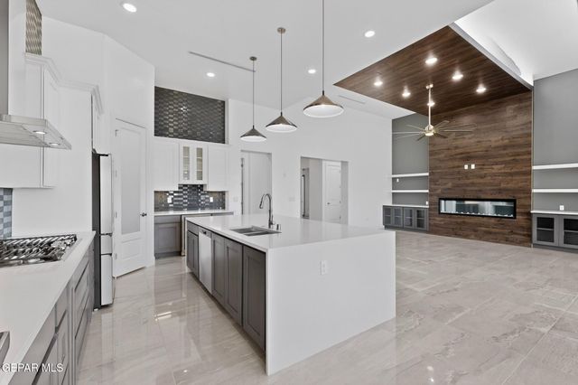 352 RIO DE JAZMIN Circle, El Paso, TX 79932