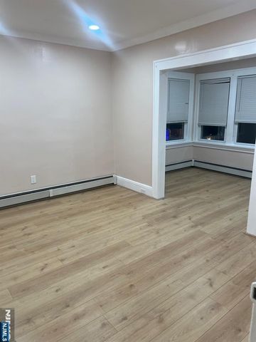 34 Park Row 2, Wallington, NJ 07057