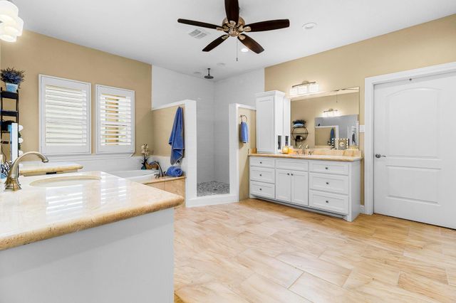 265 Bridgelanding, Onalaska, TX 77360