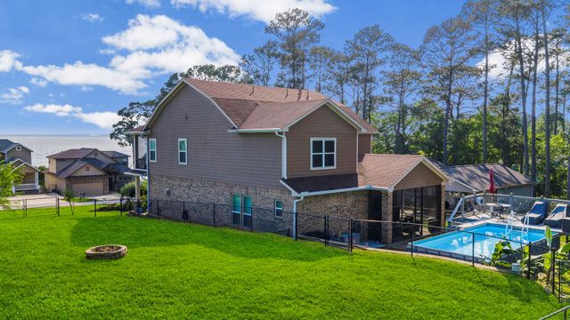 265 Bridgelanding, Onalaska, TX 77360
