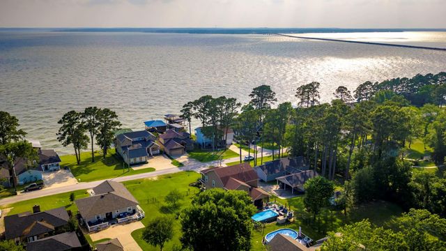 265 Bridgelanding, Onalaska, TX 77360