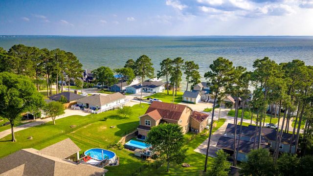 265 Bridgelanding, Onalaska, TX 77360