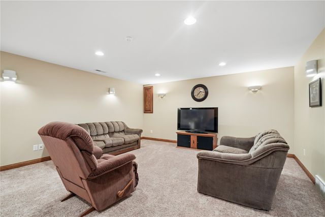 2595 Victoria Street, Marion, IA 52302