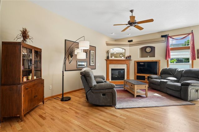 2595 Victoria Street, Marion, IA 52302