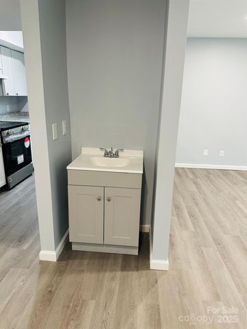 8029 Cedar Glen Drive, Charlotte, NC 28212