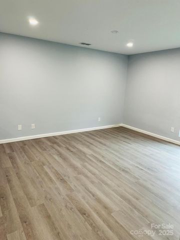 8029 Cedar Glen Drive, Charlotte, NC 28212