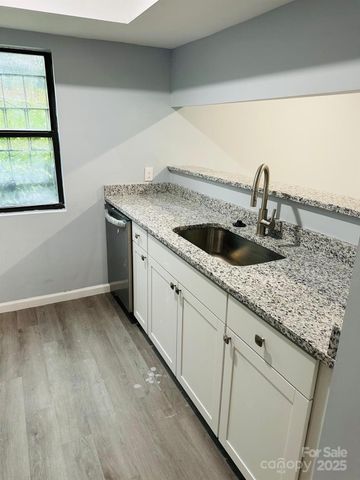 8029 Cedar Glen Drive, Charlotte, NC 28212