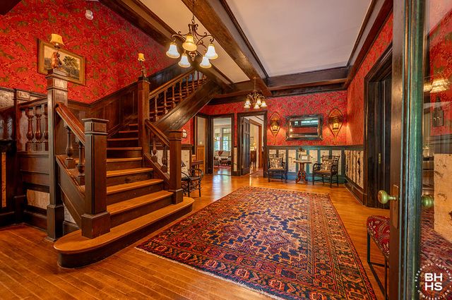 8 Pinehurst Road, Saranac Lake, NY 12983