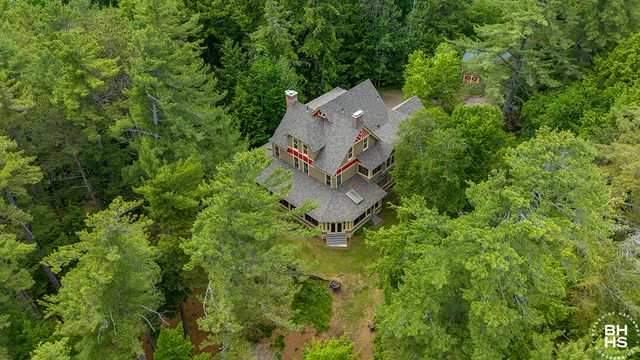 8 Pinehurst Road, Saranac Lake, NY 12983